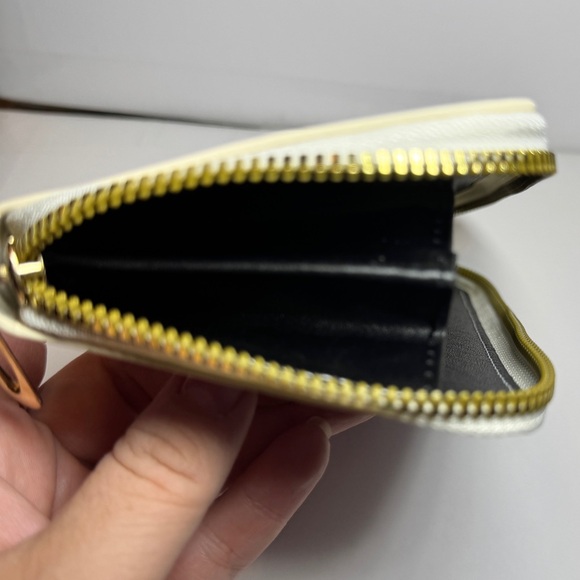 Pink and White Kuromi Phone Case with Zipper Closure - Picture 7 of 7